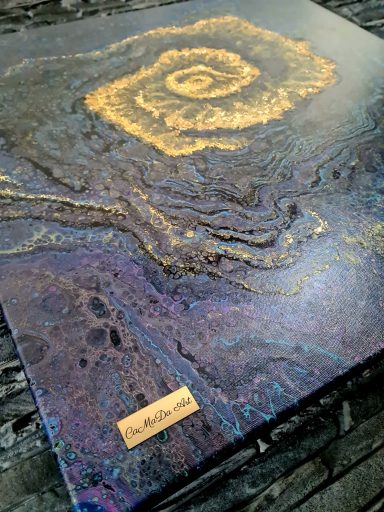Gemälde Acryl Malerei abstrakte goldene Spirale auf dunklem, strukturiertem Hintergrund.