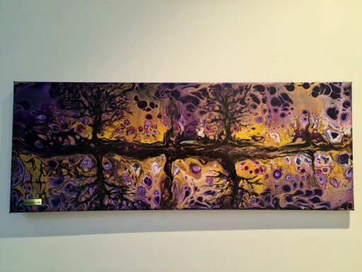 Abstrakte Acryl Malerei in lila und gold mit baumartigen Strukturen und organischen Formen.