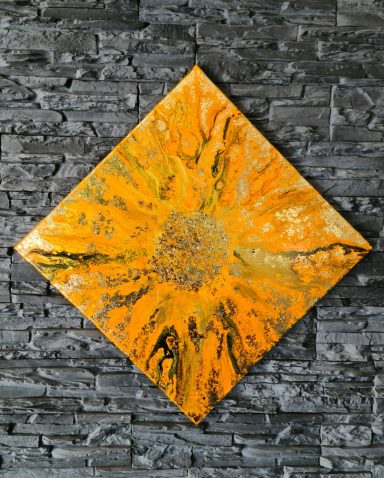 Abstrakte gelbe Sonne mit orangefarbenem und goldenem Hintergrund.