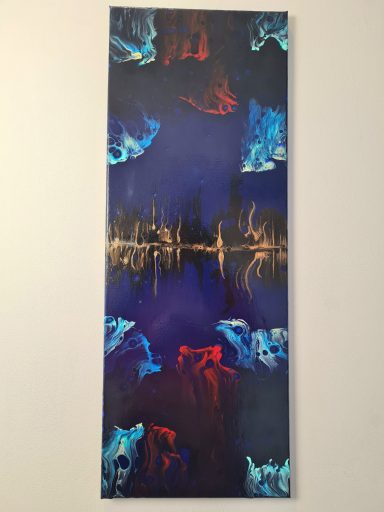 Abstrakte Kunst mit blauen und roten Farbverläufen auf dunklem Hintergrund.