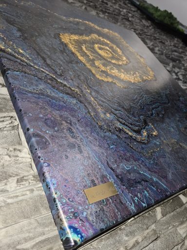 Gemälde Acryl Malerei abstrakte goldene Spirale auf dunklem, strukturiertem Hintergrund.