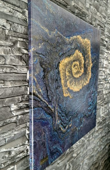 Gemälde Acryl Malerei abstrakte goldene Spirale auf dunklem, strukturiertem Hintergrund.
