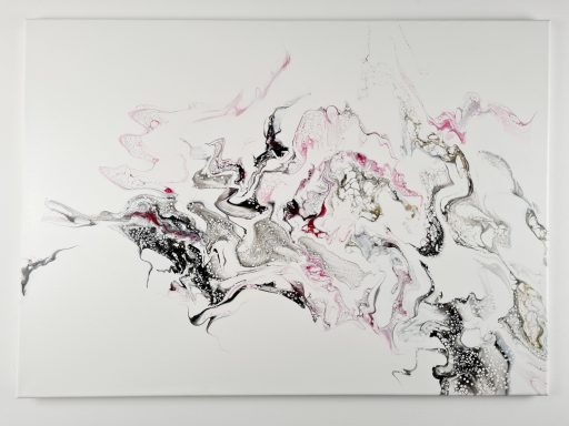 Abstrakte Acryl Malerei, Pouring Fluid Art, mit schwarzen, grauen und rosa Wirbeln auf weißem Hintergrund.